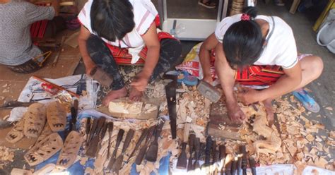  Woodcarving in the Philippines: Traditions and Innovations - A Journey Through Filipino Artistic Soul!